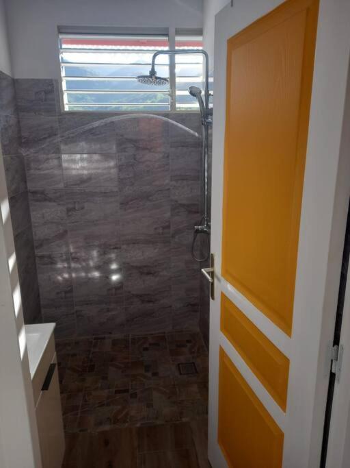 Appartement Neuf T3 Proche De La Plage Pigeon Luaran gambar